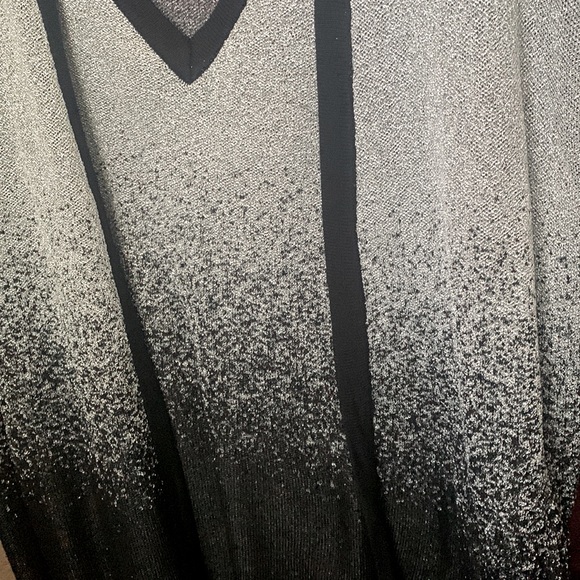 AVENUE-NEW/NEVER WORN Black and Silver Ombré Sweater (one piece). Size: 26/28 - Picture 10 of 10